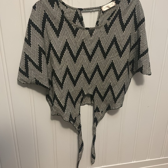 Black & White Tie Front Blouse from Sophie & Kate - Size Medium - Picture 5 of 8